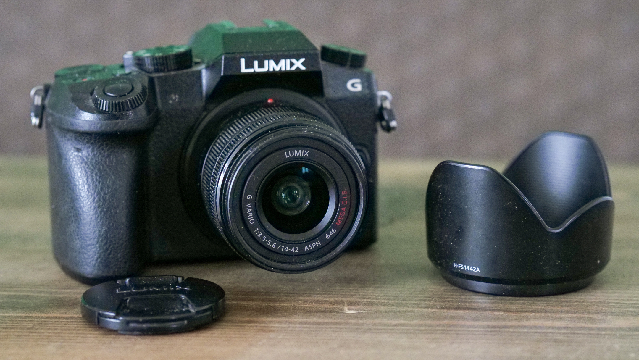 Panasonic G7 with the kit 14-42 mm lens.